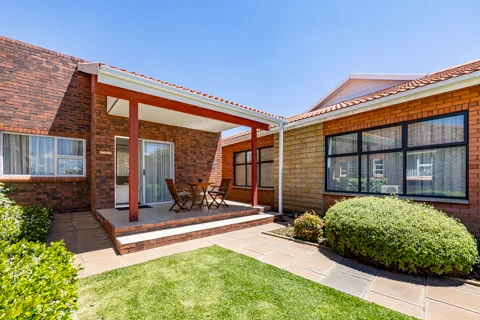 Thaba Bosiu Room | The Mountains Complex | Botleng Guest House