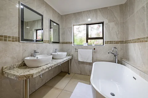 Rose Garden Suite | Botleng Guest House