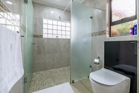 Rose Garden Suite | Botleng Guest House