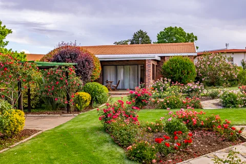 Rose Garden Suite | Botleng Guest House